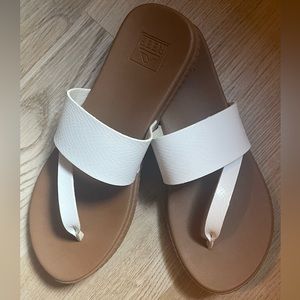 REEF white sandals size 8 like new